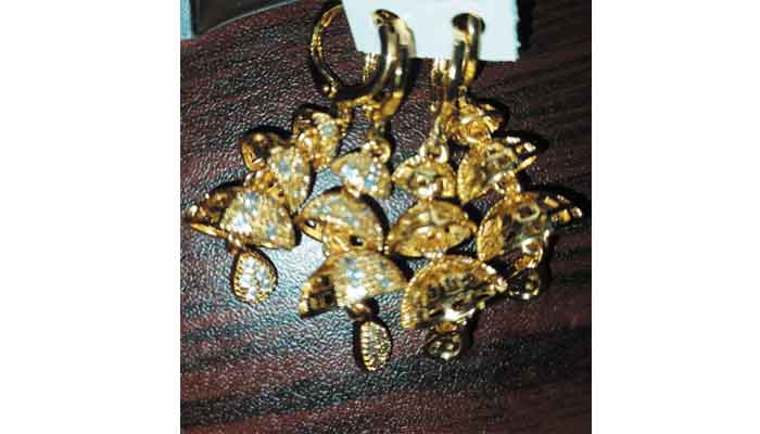 স্টাইলেস GOLD PLATED কানের ঝুমকা মেয়েদের