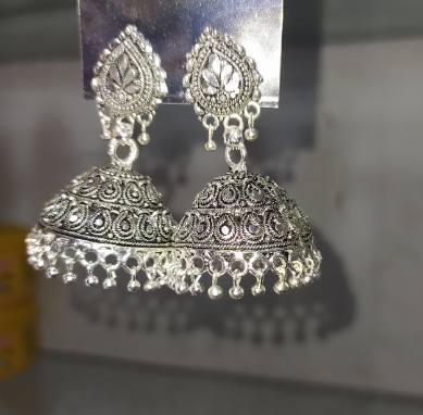 স্টাইলেস কানের ঝুমকা মেয়েদের